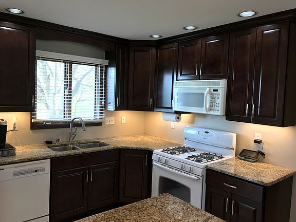 3rd image of 24364 Merrimac Ln