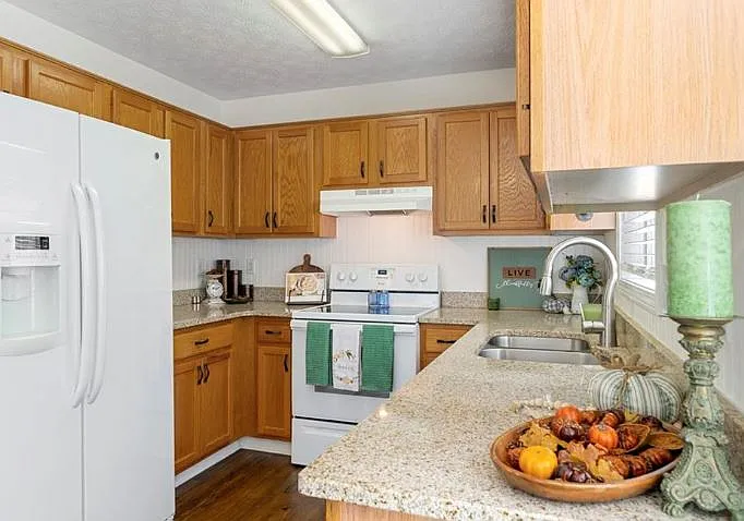 108 Herrell Rd — Photo 2