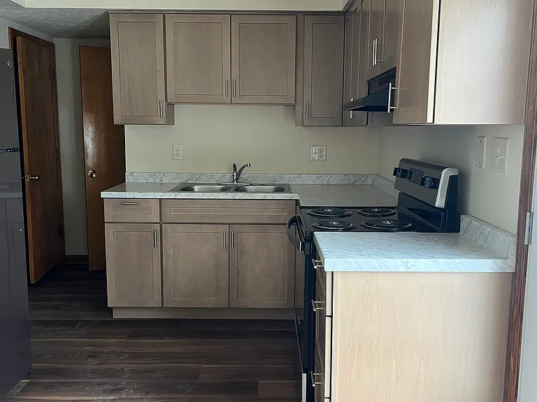 Bella Dora's Graham/Vira Rd. Townhouses — Photo 23
