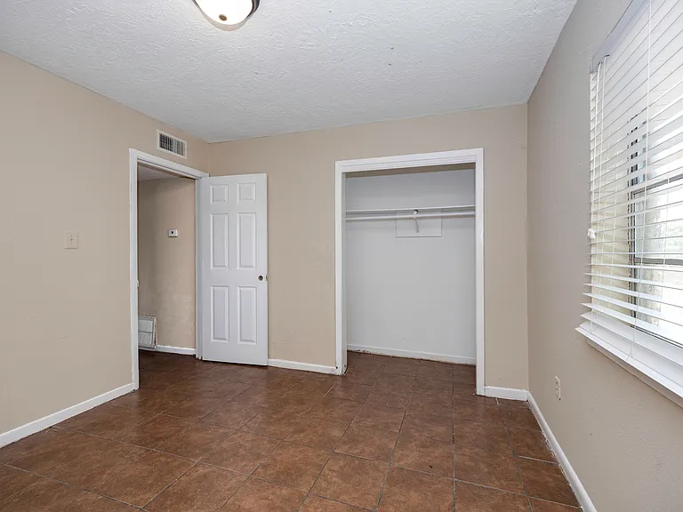 1604 N Roberson St #B — Photo 23