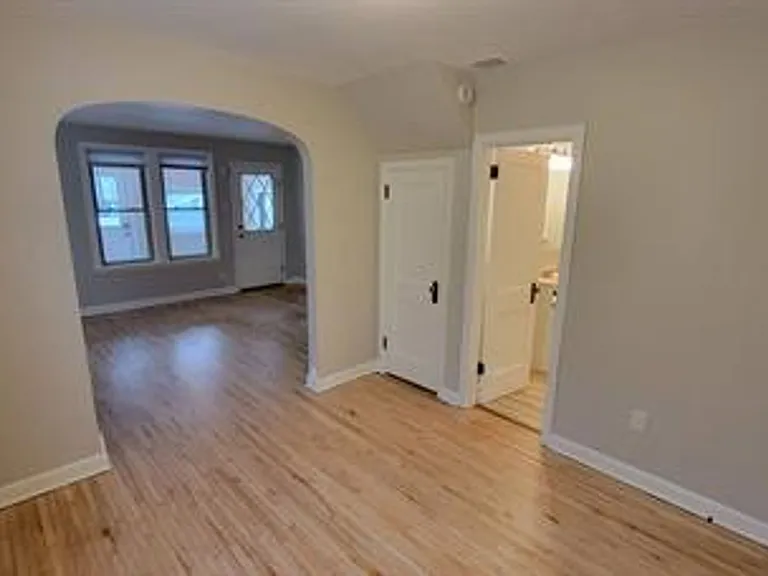 1316 Baxter Ave — Photo 5