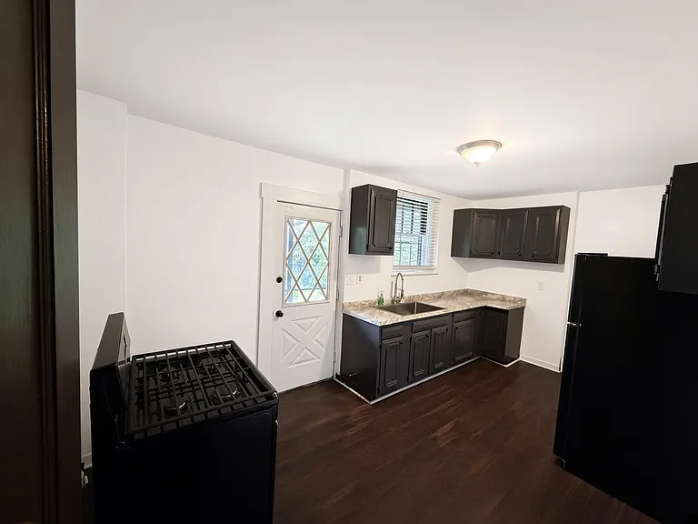 937 High St — Photo 10