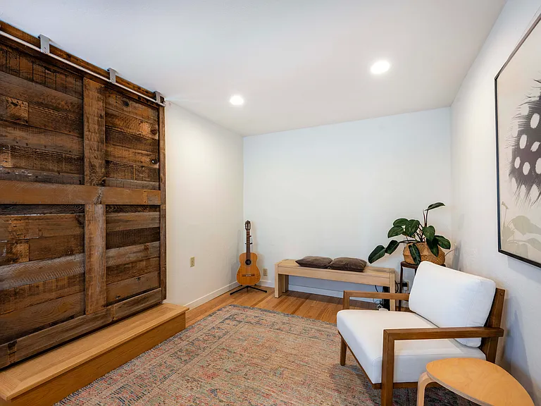 366 Patten St — Photo 10