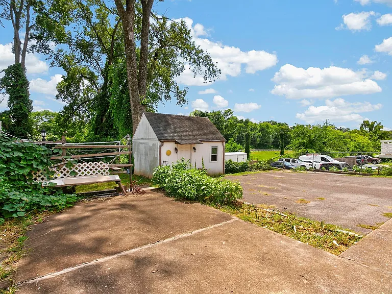 261 Eisenhower Dr — Photo 41