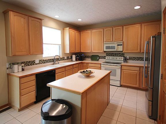 5th image of 6907 Iverson Ct