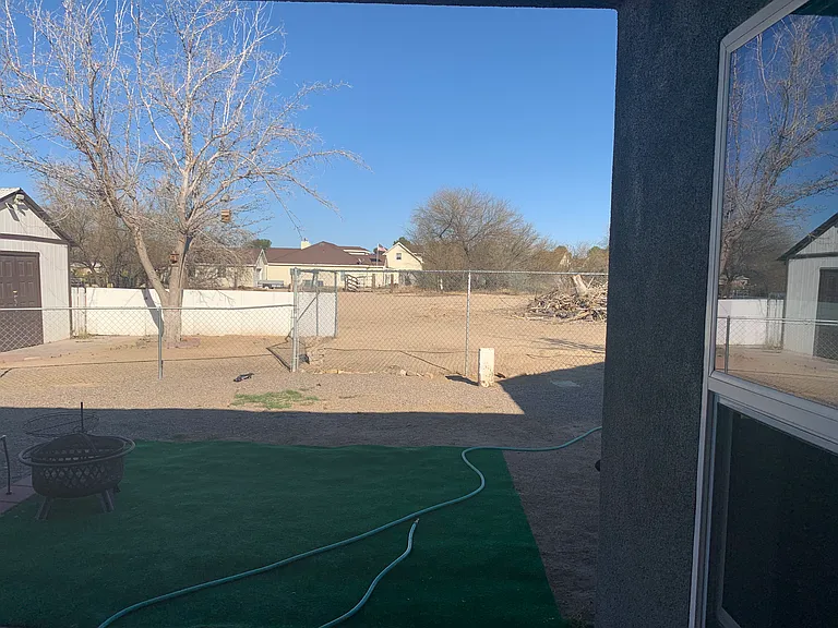 541 S Chavarria Ln — Photo 3