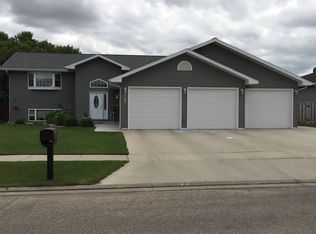 2309 4th Ave SW, Minot, ND 58701