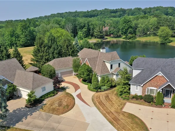 325 Lake Pointe Dr, Akron, OH 44333