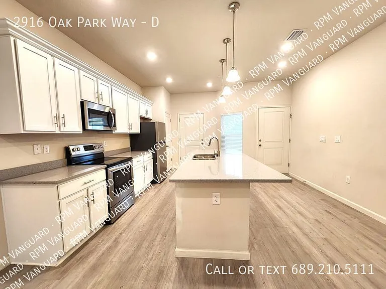 2916 Oak Park Way #D — Photo 3