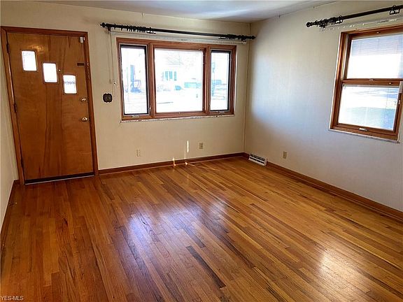 4th image of 26 E Dresden Ave