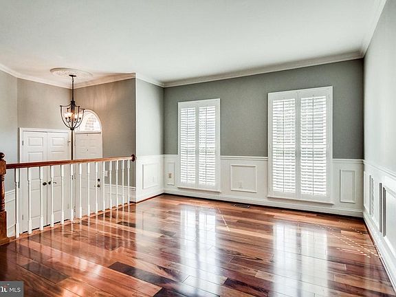 Living Room - Hardwd Floor and Plantation Shutters