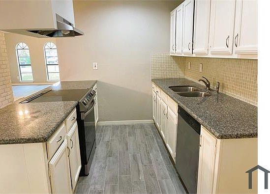 2nd image of 614 Jeff Davis Dr
