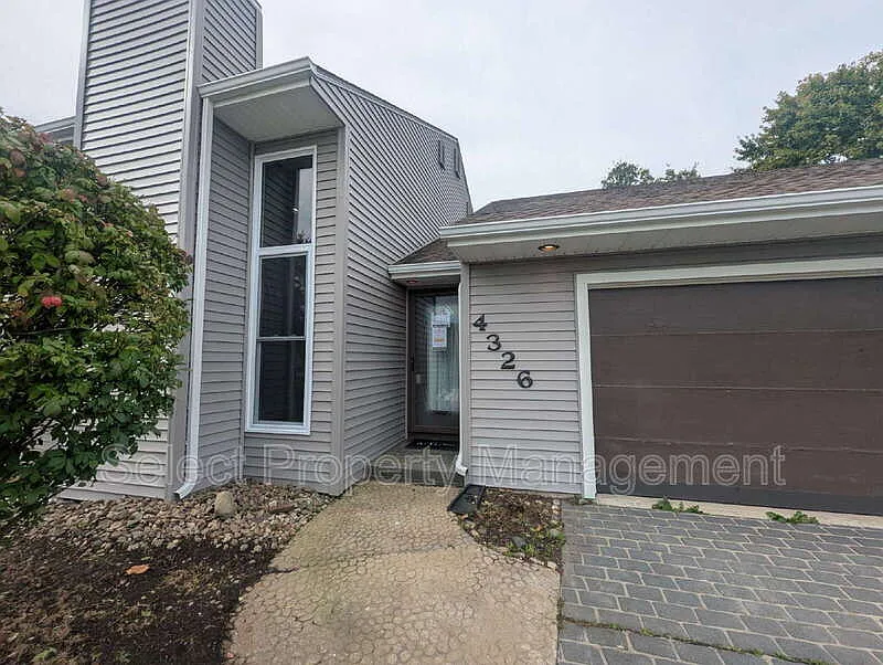 2 bed, 2.0 bath, 1412 sqft, $1,799 — Photo 2