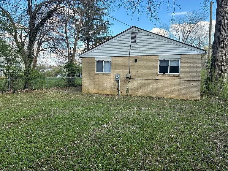2609 Fairport Ave — Photo 3