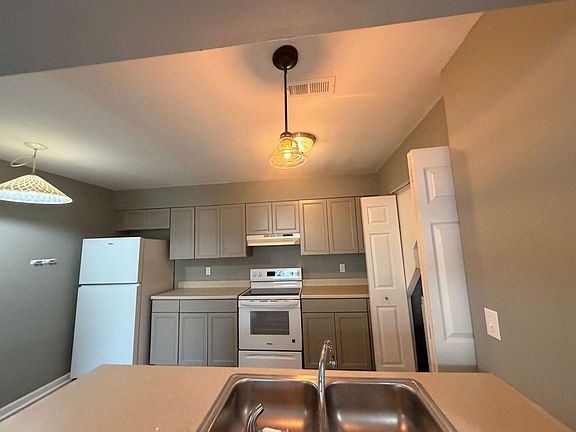 4th image of 325 Lees Mill Dr
