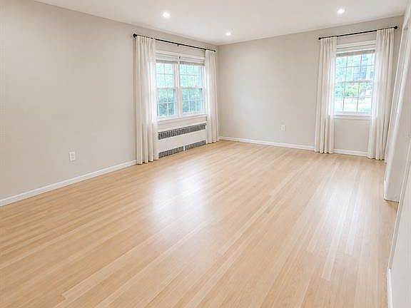 5th image of 204 Kensington Ave