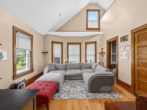 4th image of 4029 Amelia Ave