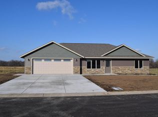 821 5th St, Wanamingo, MN 55983