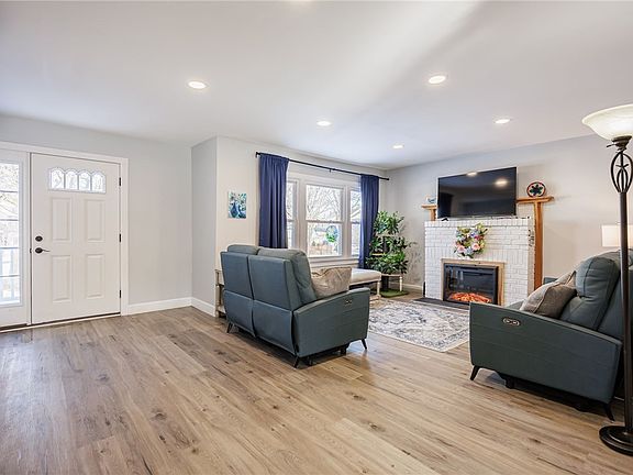 3rd image of 497 Rocket St