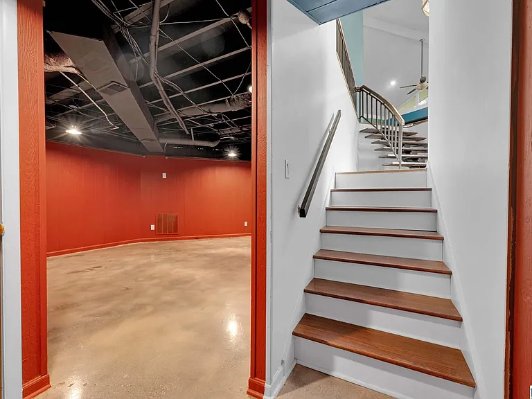 373 Laredo Dr — Photo 35