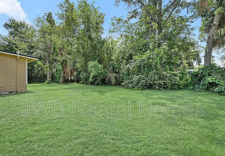 1288 W 28th St — Photo 30