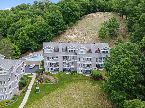 810 S Harbor Dr Unit 13, Grand Haven, MI 49417