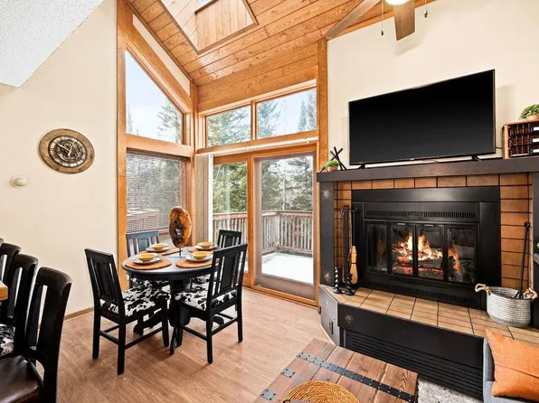 527 Moose Mountain Dr, Tofte, MN 55615