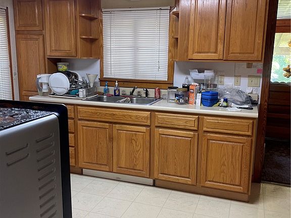 3rd image of 2175 Greenwood Rd