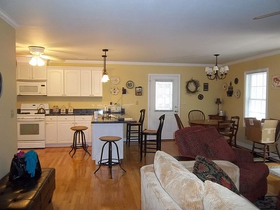 Kitchen & Dinning Area