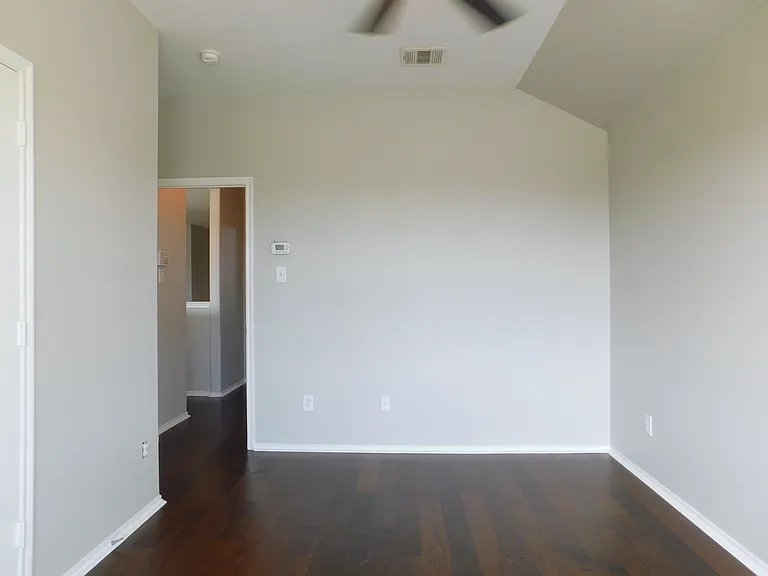 14904 Riverside Dr — Photo 22