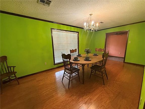 5th image of 231 Magnolia Ave