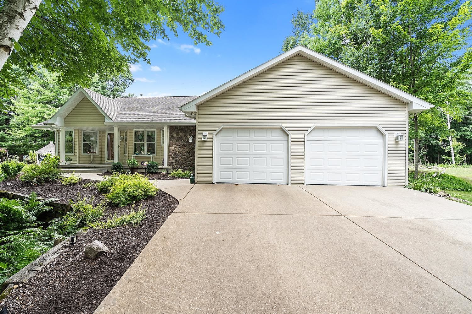 2136 Wildwood Dr, Suamico, WI 54173 Zillow