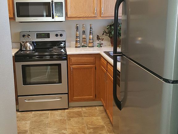 3rd image of 2485 Edgewater Dr APT 3