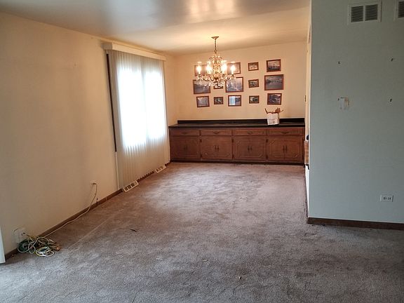 4th image of 16340 Oxford Dr