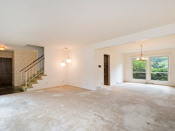 4th image of 1745 Vesta Ln SE