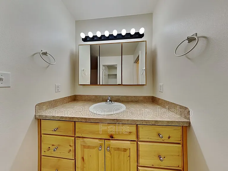 390 Bridger Dr — Photo 15