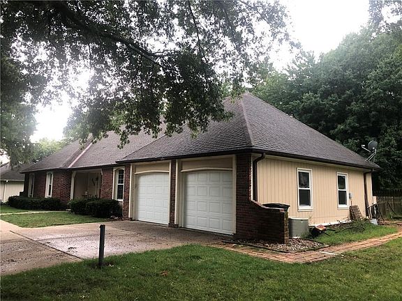 3rd image of 606 Woodcrest Dr