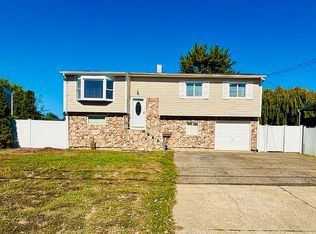 53 Orange St, Central Islip, NY 11722