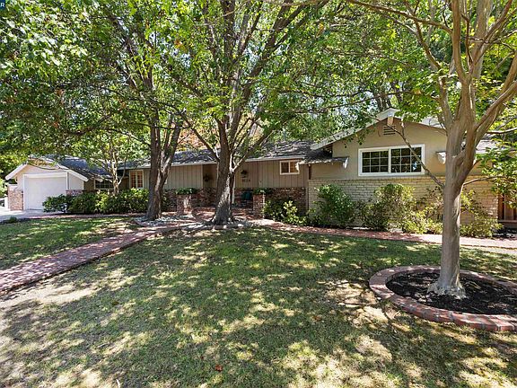 4th image of 1026 Hacienda Dr