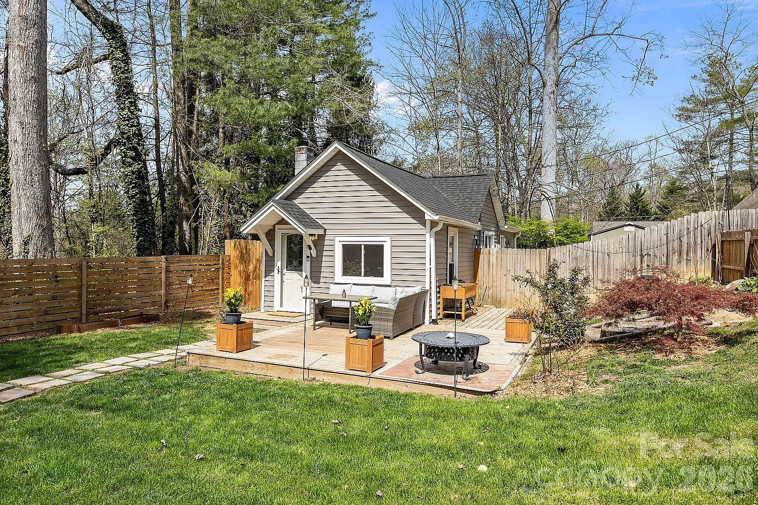 2 bed, 780 sqft, $2,200 — Photo 3