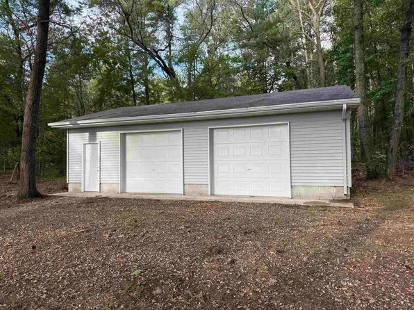 Pioneer Rd, Clintonville, WI 54929