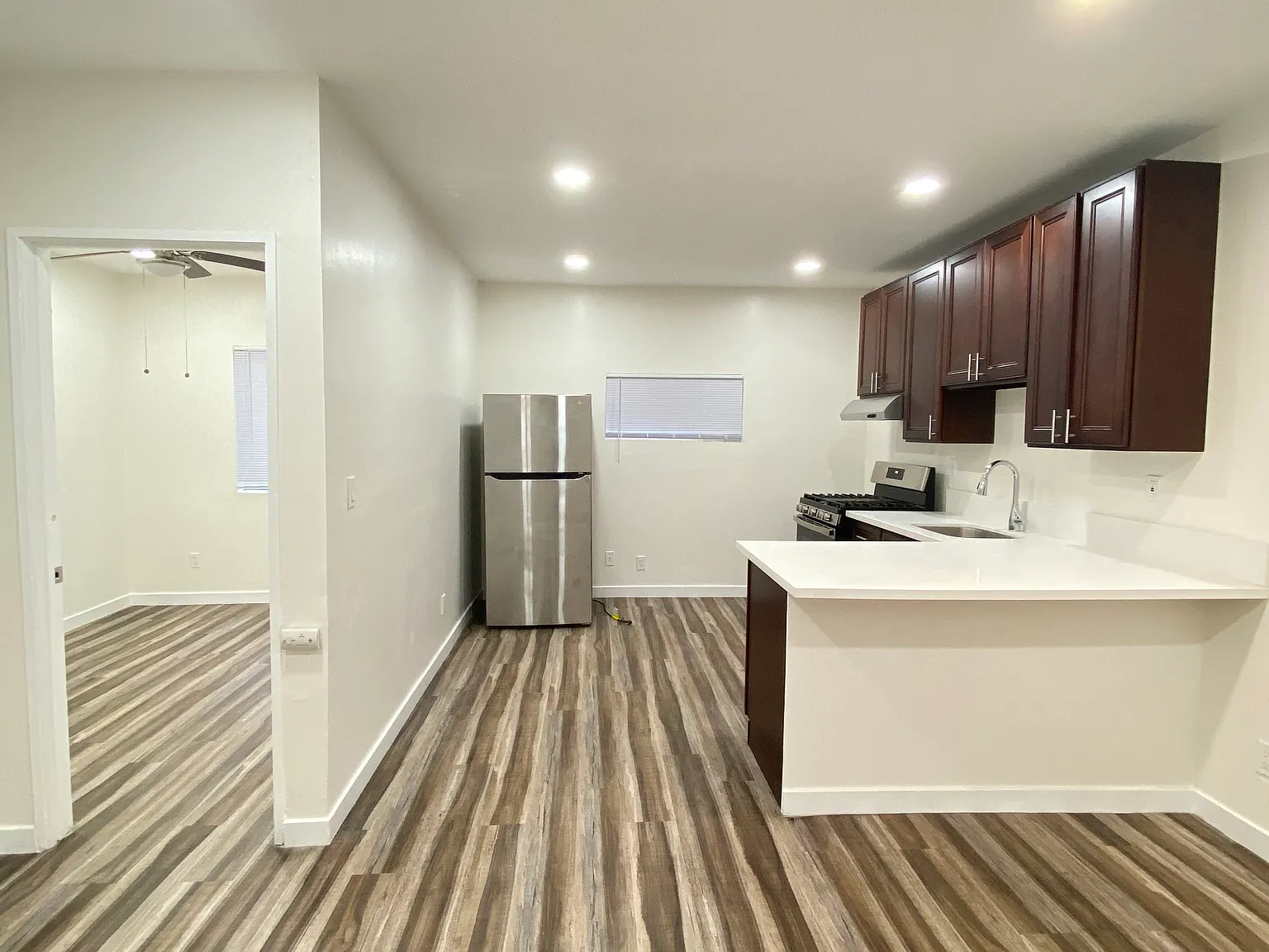 1 bed, 400 sqft, $1,600 — Photo 2