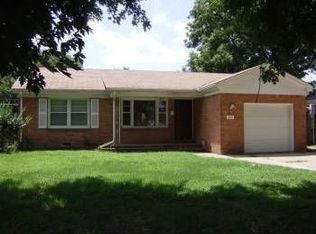331 W Fager Dr, Haysville, KS 67060