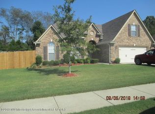 5906 Scott Farms Dr, Horn Lake, MS 38637