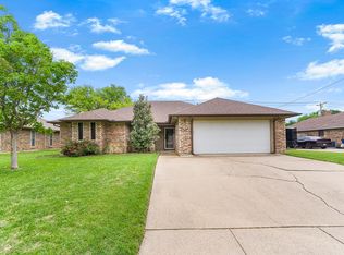 832 Ridge View Dr, Burleson, TX 76028