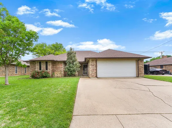 832 Ridge View Dr, Burleson, TX 76028