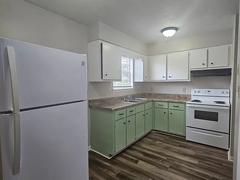 718 S Gay Ave — Photo 1