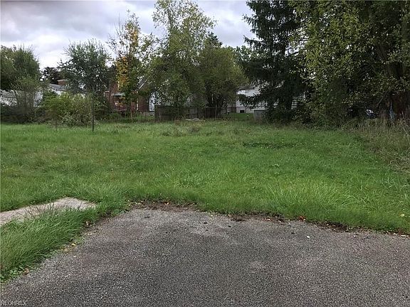 2nd image of 405 E Dewey Ave