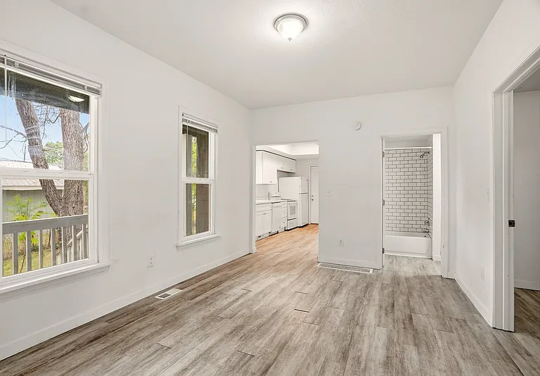 314 E Ermina Ave — Photo 6
