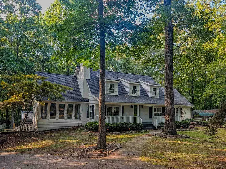 1975 Pilgrim Rd — Photo 2